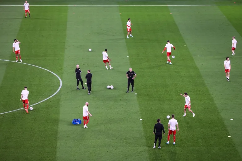 帕尔马官方：铃木彩艳成功接受手指骨折手术；据悉伤缺3个月